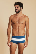 Charger l'image dans la galerie, Model Front: Blueman Sunga / Boxer Sunga Army Crepúsculo Bicolor Liso Azul
