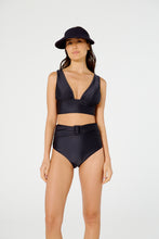 Charger l'image dans la galerie, Model Front: Blueman Haut Top Hot Essencial Preto