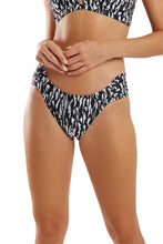 Charger l'image dans la galerie, Gallery: Blueman Bas Bottom Safari New Pacifico Pantera Negra