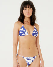 Charger l'image dans la galerie, Gallery: Blueman Ensemble Foam Triangle Tahity Tie Cerise