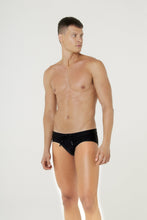 Charger l'image dans la galerie, Model Front: Blueman Sunga / Boxer Sunga Spot Lisa Preto
