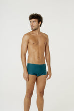 Charger l'image dans la galerie, Model Front: Blueman Sunga / Boxer Sunga Berlim Liso Verde V24
