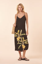 Charger l'image dans la galerie, Model Front: Blueman Midi Dress Musa Midi Rafaela
