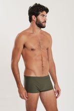 Charger l'image dans la galerie, Model Front: Blueman Sunga / Boxer Sunga Army Fit Lisa Verde
