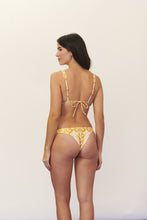 Charger l'image dans la galerie, Model Back: Blueman Haut Top Seiva-Doce-Amarela Ubatuba
