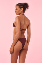 Charger l'image dans la galerie, Model Back: Blueman Bas Bottom Vinho Fox-New-Tahity
