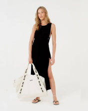Charger l'image dans la galerie, Model Front: Blueman Vêtement De Plage Vestido Saida Cropped Liso Preto Mistica
