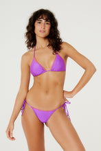 Charger l'image dans la galerie, Model Front: Blueman Bas Bottom Foam Dotted Roxo
