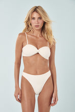 Charger l'image dans la galerie, Model Front: Blueman Haut Top Off-White-Lurex Latino
