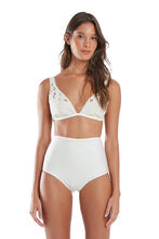 Charger l'image dans la galerie, Model Front: Blueman Haut Top Bordado Rechilieu Off White
