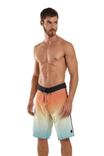 Charger l'image dans la galerie, Model Front: Blueman Boardshort Bermuda Maxi Vies Espirito Solar
