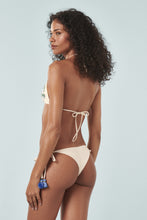 Charger l'image dans la galerie, Model Back: Blueman Haut Top Off-White Cortininha-Bordado
