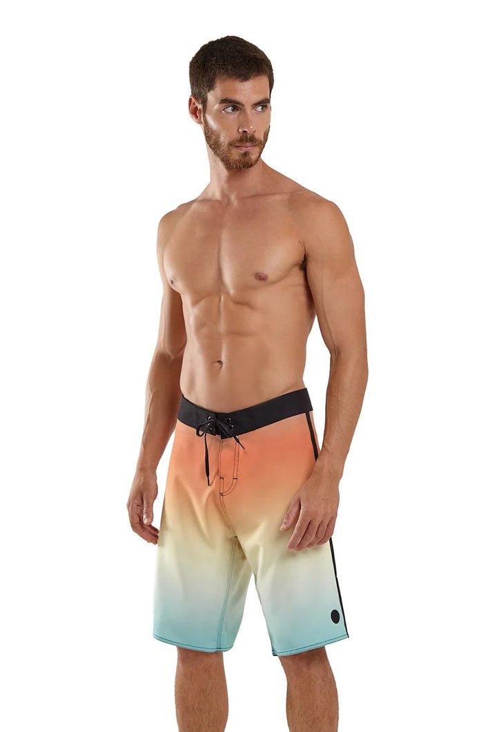 Model Front: Blueman Boardshort Bermuda Maxi Vies Espirito Solar
