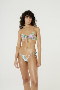 Model Front: Blueman Bas Bottom Bay Tahity Tie Universo Solar
