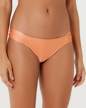 Charger l&#39;image dans la galerie, Gallery: Blueman Bas Bottom Caribe Pacifico Laranja
