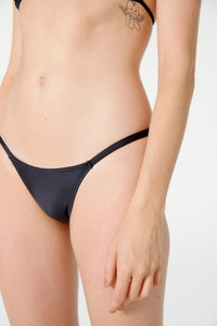 Image 06: Blueman Bas Bottom Floral Crochet Preto