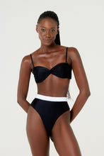 Charger l&#39;image dans la galerie, Model Front: Blueman Bas Bottom Latino Belga Preto
