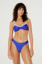 Charger l&#39;image dans la galerie, Model Front: Blueman Bas Bottom Pepe Bias Arriba Azul
