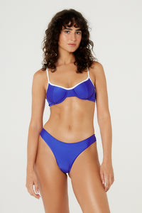 Model Front: Blueman Bas Bottom Pepe Bias Arriba Azul