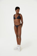 Charger l&#39;image dans la galerie, Model Front: Blueman Bas Bottom Zuma Liso Preto
