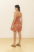 Charger l&#39;image dans la galerie, Model Back: Blueman Mini Dress Dress Resina Brisa-Suave

