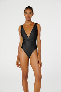 Model Front: Blueman Une Pièce Maio Ilha Bela Preto