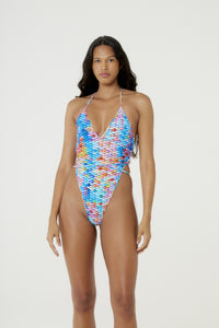 Model Front: Blueman Une Pièce Maio Nicolle Escama