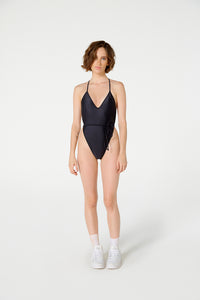 Model Front: Blueman Une Pièce Maio Nicolle Liso Preto