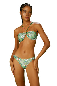 Model Front: Blueman Ensemble Set Azulejaria Strike Pacifico-Chic