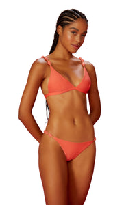 Model Front: Blueman Ensemble Set Salmao Drops