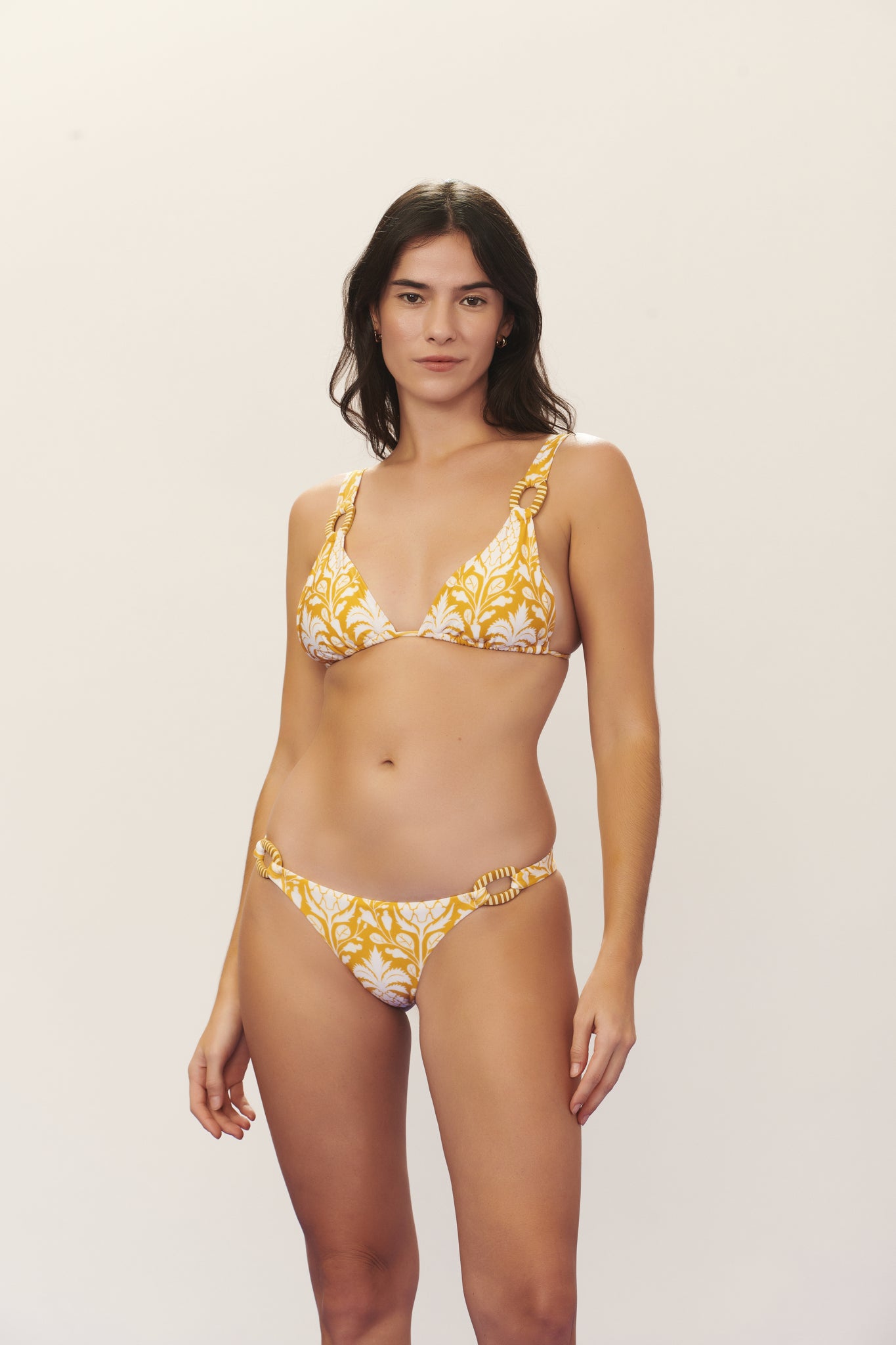 Model Front: Blueman Ensemble Set Seiva-Doce-Amarela Ubatuba