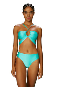Model Front: Blueman Ensemble Set Turquesa Paola Cannes