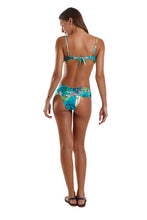 Charger l&#39;image dans la galerie, Model Back: Blueman Haut Top Australia Blue
