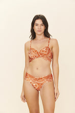 Charger l&#39;image dans la galerie, Model Front: Blueman Haut Top Brisa-Suave Brigitte-Faixa
