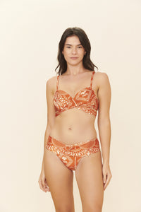 Model Front: Blueman Haut Top Brisa-Suave Brigitte-Faixa
