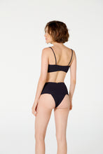 Charger l&#39;image dans la galerie, Model Back: Blueman Haut Top Gaya Buzios Crispy Preto
