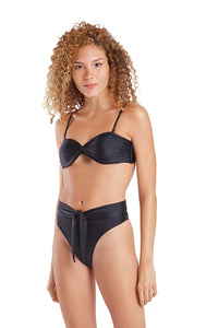 Model Front: Blueman Haut Top Latino Color Preto