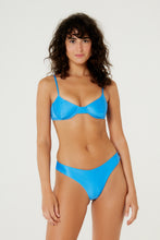 Charger l&#39;image dans la galerie, Model Front: Blueman Haut Top Pepe Ariba Azul
