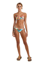 Charger l&#39;image dans la galerie, Model Front: Blueman Haut Top Prainha Flower Power
