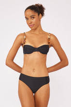 Charger l&#39;image dans la galerie, Model Front: Blueman Haut Top Preto Chandon
