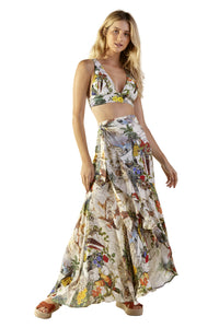 Model Front: Blueman Haut Top Sum Mundi