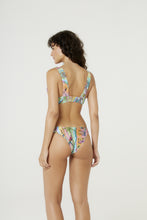 Charger l&#39;image dans la galerie, Model Back: Blueman Haut Top Sum Pacifico Chic Universo Solar
