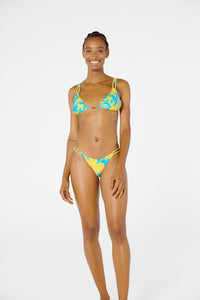 Model Front: Blueman Haut Top Ubatuba Orquidario