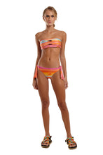 Charger l&#39;image dans la galerie, Model Front: Blueman Haut Top Vazado Sunset
