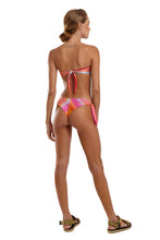 Charger l&#39;image dans la galerie, Model Back: Blueman Haut Top Vazado Sunset
